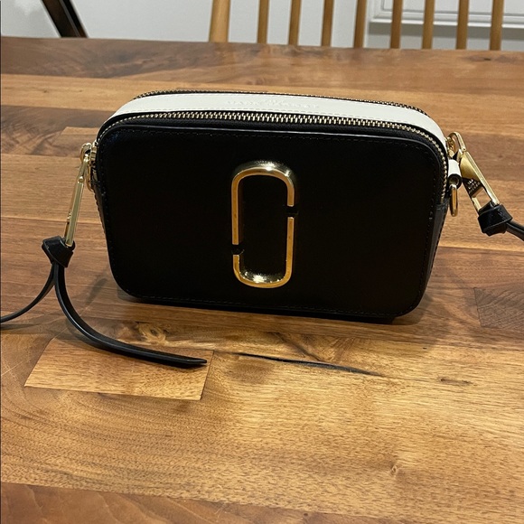 Marc Jacobs Crossbody Bag with Gold Accents - Picture 4 of 8